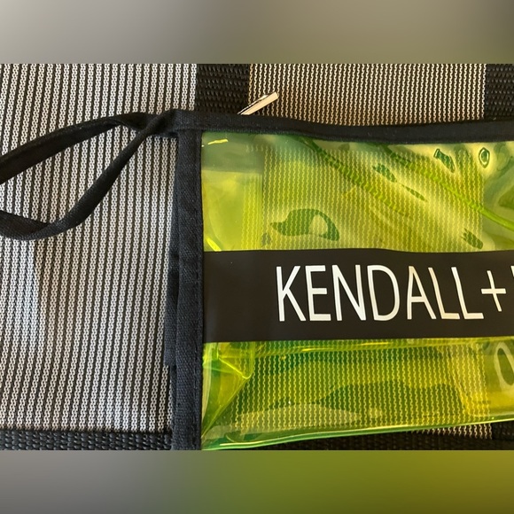 NEW🌈 Kendall &  Kylie Kardashian
Travel-Make up bag🌹 - Picture 4 of 8